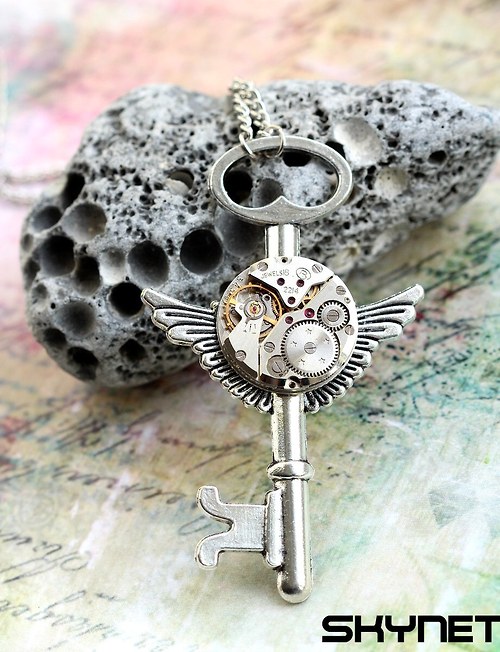 Okřídlený steampunkový klíček — foto 2