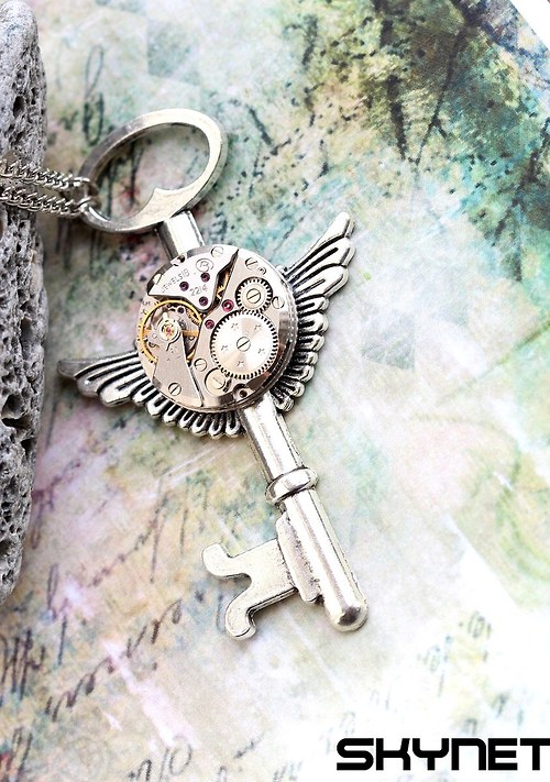 Okřídlený steampunkový klíček — foto 6