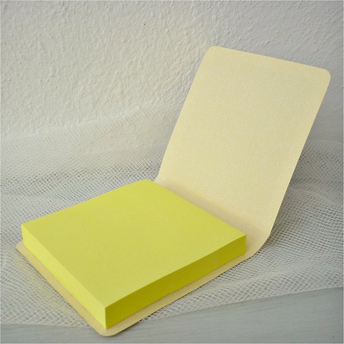 Post-it bloček: žlutý s knoflíkem — foto 2