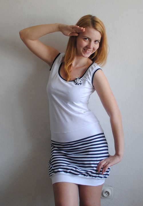 Šaty + brož — foto 2