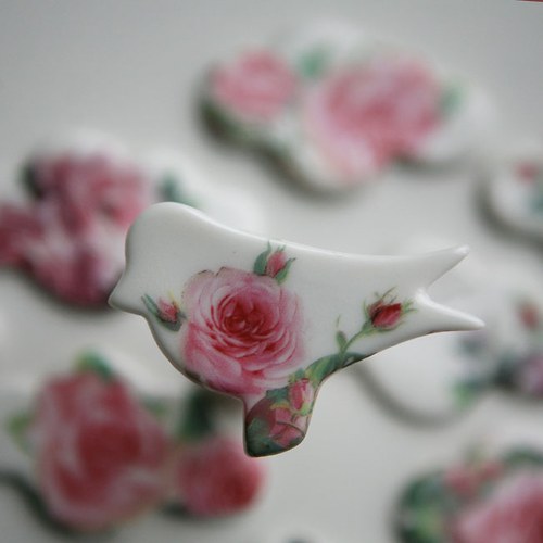 Ptáče (porcelánová brož) — foto 2