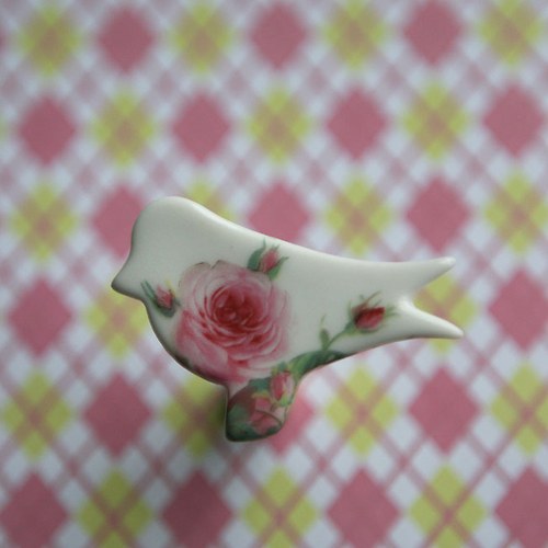 Ptáče (porcelánová brož) — foto 3