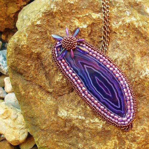Agate aubergine avec fleur — foto 3