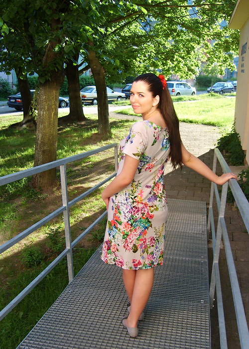 Květované šaty — foto 3
