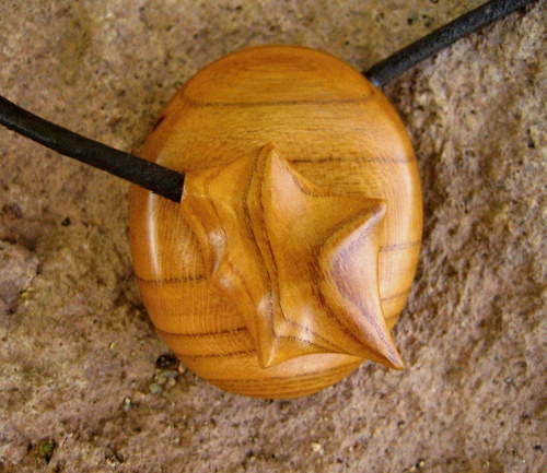 Dřevěný šperk - broskvoň — foto 2