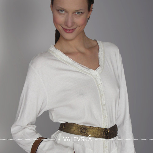 Komfort, bílé šaty — foto 2