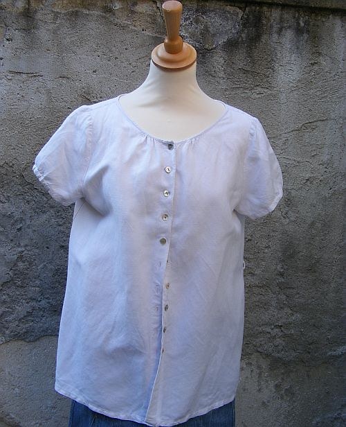 S perleťovými knoflíčky - halenka — foto 2