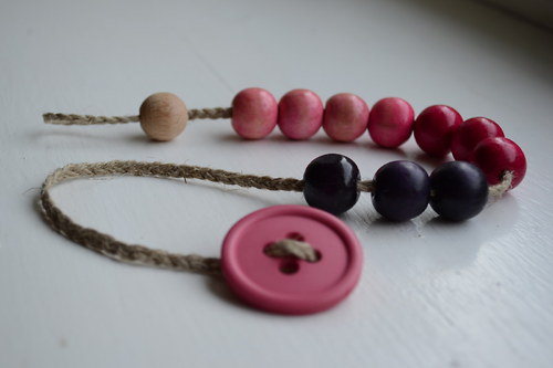 Na provázku s knoflíkem — foto 4