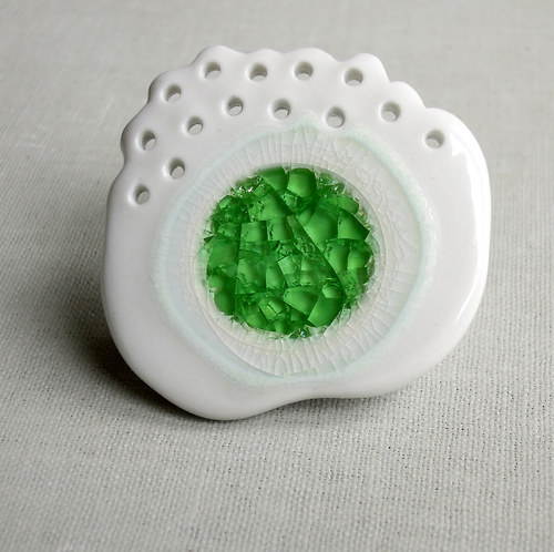 Otvírání studánek (porcelánová brož) — foto 4