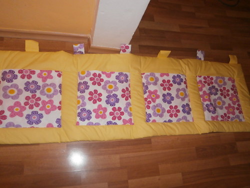 Kapsář za postel žlutý s kytičkou — foto 2