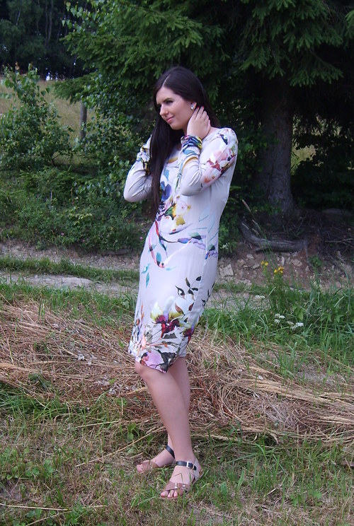 Šaty s dlouhým rukávem — foto 3