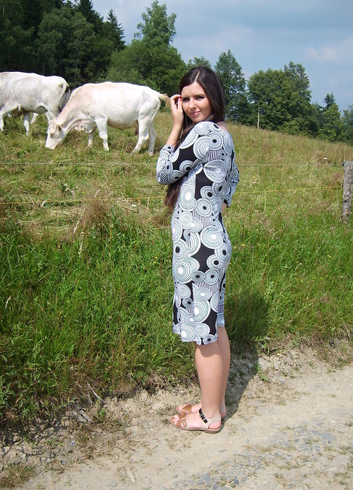 Šaty černo-bílé — foto 2