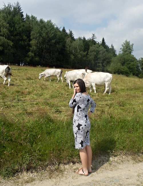 Šaty černo-bílé — foto 5