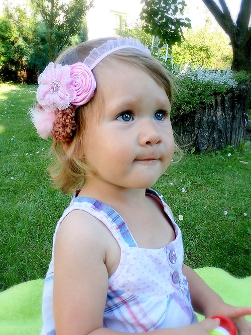 Čelenka s peřím a krajkou — foto 2