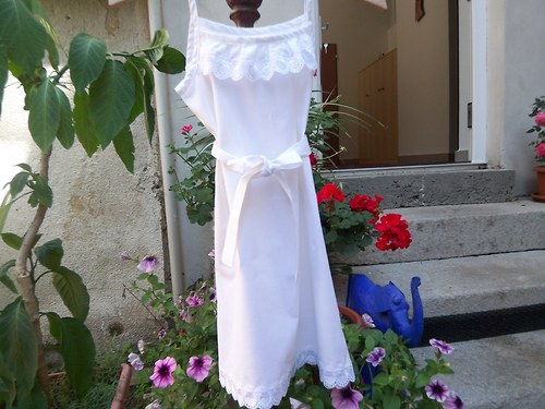 Dívčí bíle letní šaty — foto 4