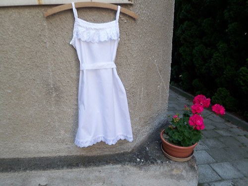 Dívčí bíle letní šaty — foto 5