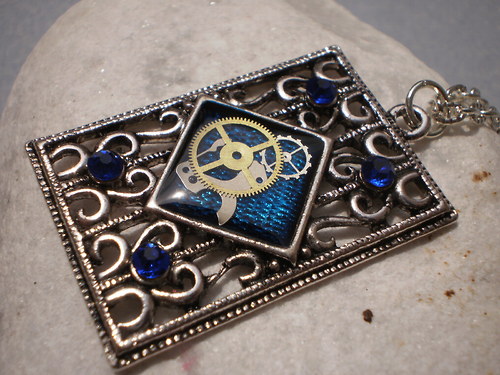 Modrý steampunkový náhrdelník s kamínky — foto 4