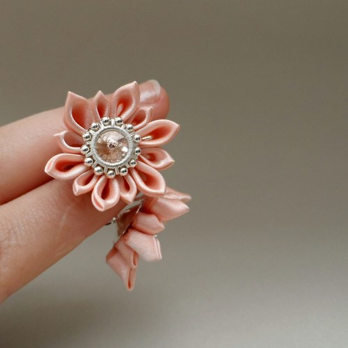 Kanzashi náušnice Salmon — foto 2