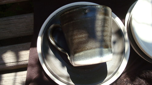 Černý podšálek — foto 2