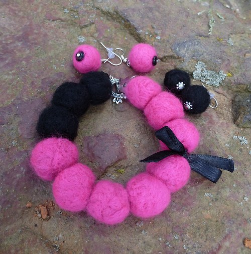 PINK- plstěný náramek + 2 naušnice — foto 2