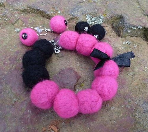 PINK- plstěný náramek + 2 naušnice — foto 3