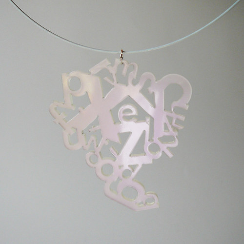 Typo-náhrdelník "xyz" — foto 3