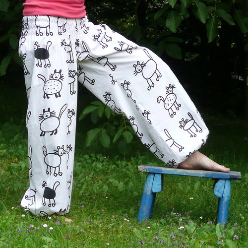 Turecké kalhoty Černá kočka, bílý kocour — foto 5
