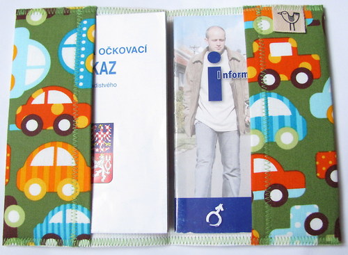 Obal na očkovací průkaz - auta zelená — foto 4