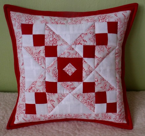 Povlak / polštář červeno-bílý - patchwork. — foto 2