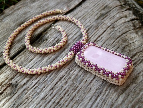 Keramický náhrdelník Magenta dots — foto 2