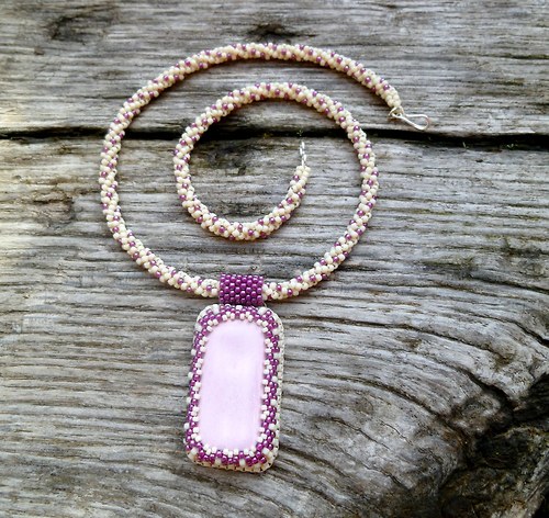 Keramický náhrdelník Magenta dots — foto 3