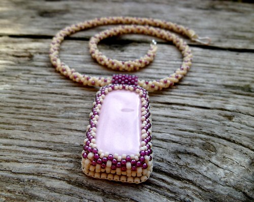 Keramický náhrdelník Magenta dots — foto 4