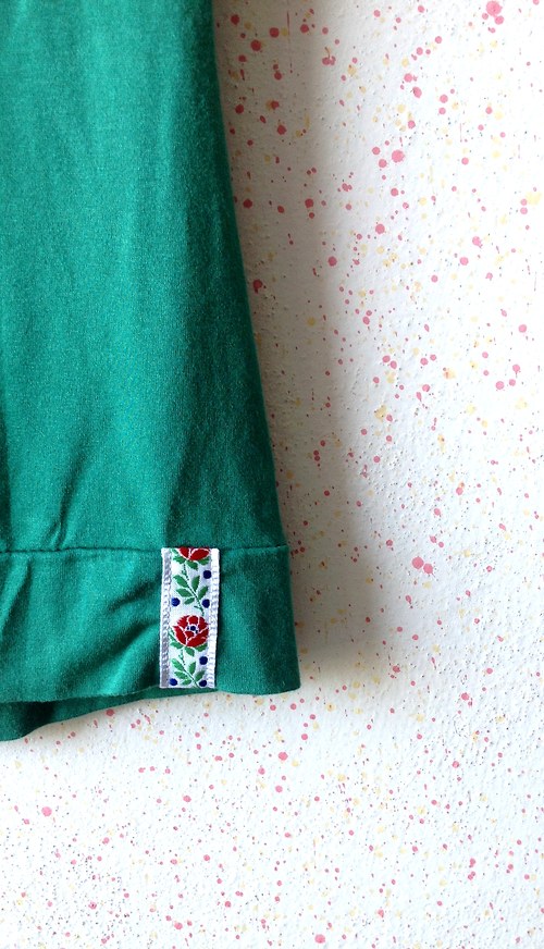 Zelené folklorně laděné triko — foto 3