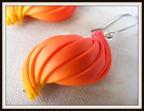 Fimo naušnice- mušličky oranžové — foto 2