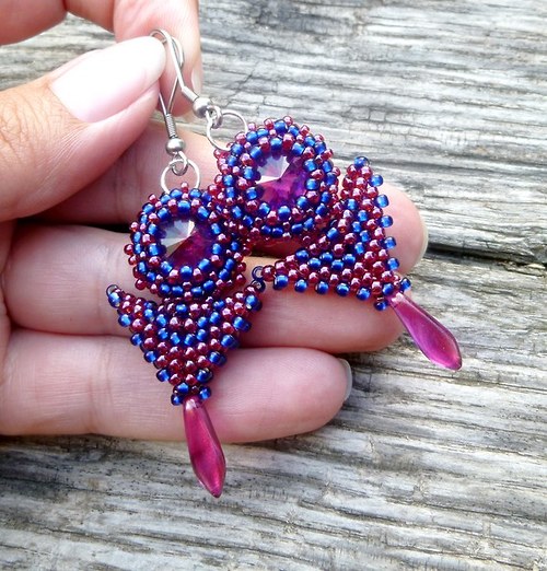 Šité náušnice Swarovski s modrými odlesky — foto 5