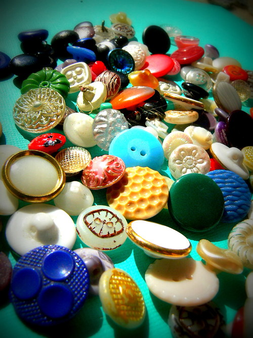 Mix barevných knoflíků - sklo - 220Gr — foto 2
