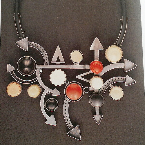 Kniha 500 necklaces — foto 4