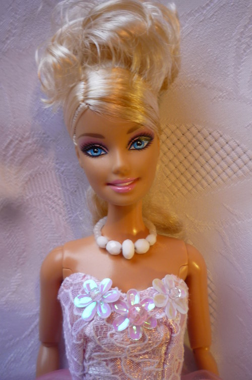 Bílý šperk pro barbie — foto 2