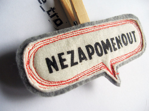 NEZAPOMENOUT kolíček, jeden tmavěmodrý — foto 2