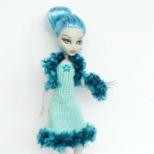 Mentolové šaty s boa pro Monster High — foto 3