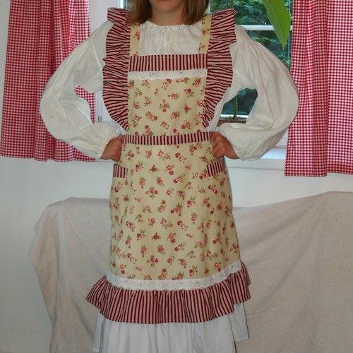 Volánová růžičková s krajkou — foto 3