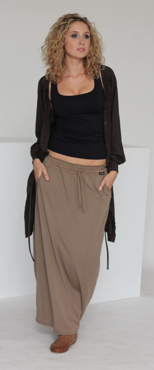 Dlouhá černá sukně — foto 6