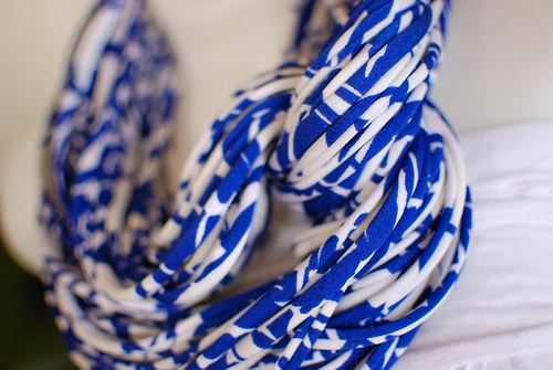Decolt lycra modro-bílý — foto 3