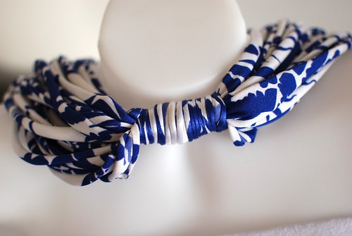 Decolt lycra modro-bílý — foto 4