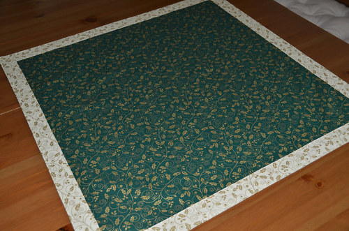 Vánoční zelený s bílým lemem (69x69 cm) — foto 2