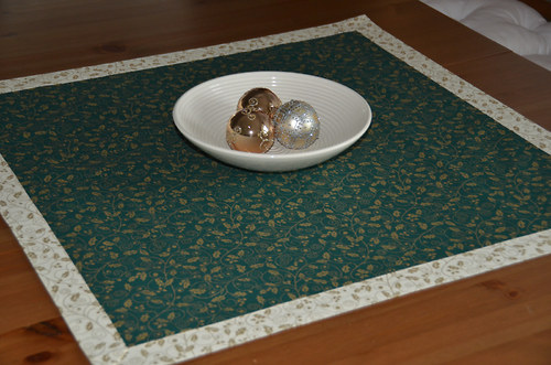 Vánoční zelený s bílým lemem (69x69 cm) — foto 3