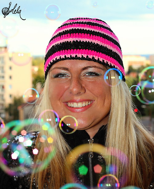 Nepřehlédnutelná háčkovaná čepice — foto 3