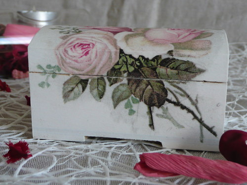 Truhlička s růžemi — foto 2
