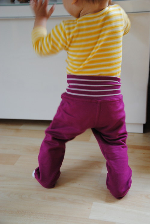 Dětské tepláky lila, vel. 3-6M — foto 2