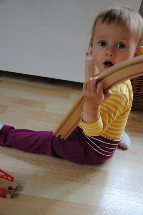 Dětské tepláky lila, vel. 3-6M — foto 3